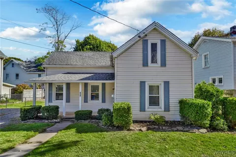 88 Prospect St, Lockport, NY 14094
