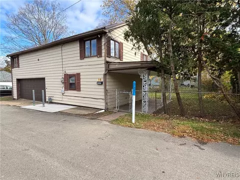 15 4th St, Evans, NY 14006