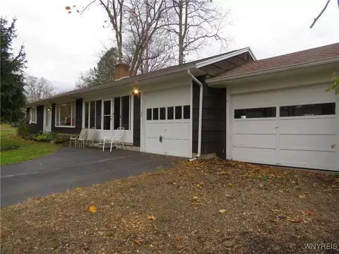 1 Woodland Pkwy, Evans, NY 14006