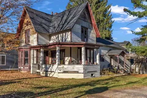 8 Monroe St, Ellicottville, NY 14731