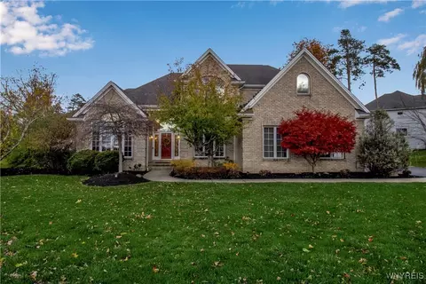 12 Woodthrush Trl, Orchard Park, NY 14127