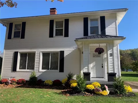 5 Center St, Hanover, NY 14062