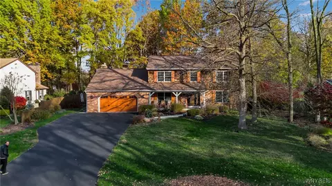 8240 Clarherst Dr, East Amherst, NY 14051