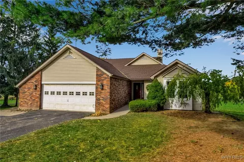 6361 Old Niagara Rd, Lockport, NY 14094