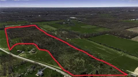 6030 Riddle Rd, Royalton, NY 14094