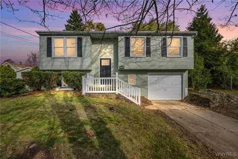 3934 Harvard St, Hamburg, NY 14075