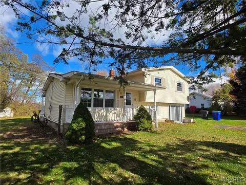 11893 Alps Rd, Yates, NY 14098
