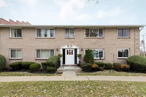 105 Old Lyme Dr #3, Amherst, NY 14221