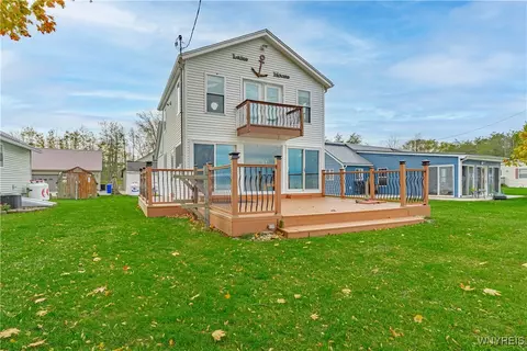 10867 Petrie Ln, Yates, NY 14098