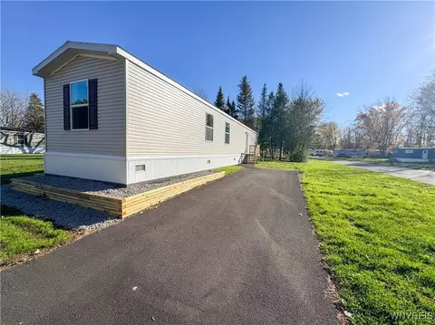 70 Rome Ln, Ontario, NY 14519