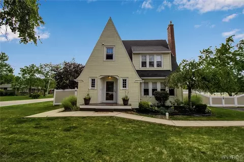 7196 Ward Rd, Wheatfield, NY 14120