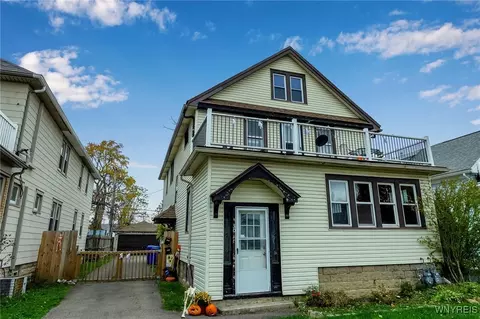 30 Chamberlin Dr, West Seneca, NY 14210