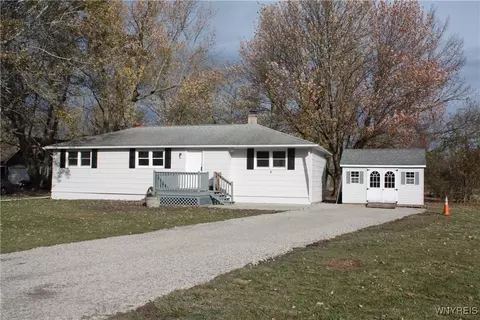 5247 Mapleton Rd, Pendleton, NY 14094