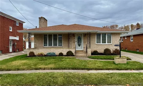 32 Barlow Ave, Lackawanna, NY 14218