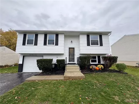 7007 Northview Dr, Lockport, NY 14094