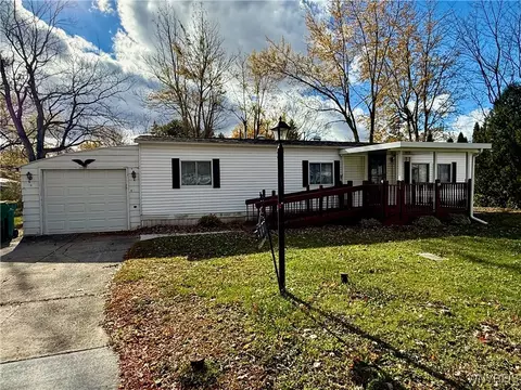 14 Quarry Hl, Newstead, NY 14001