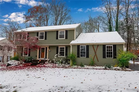 138 Tanglewood Dr W, Orchard Park, NY 14127