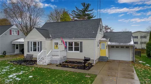 27 S Irwinwood Rd, Lancaster, NY 14086