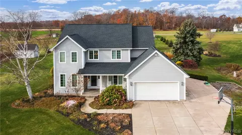1258 Lake Pointe Dr, Appleton, NY 14008
