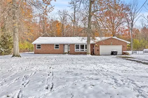 4037 Calkins Rd, Youngstown, NY 14174