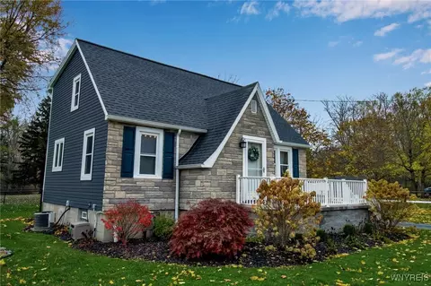 Exterior - 6973 E Canal Rd, Pendleton, NY 14094 photo 3 of 7