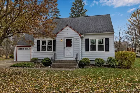 4012 Crescent Dr, Wheatfield, NY 14120