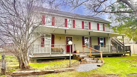 6 Martha St, Ellicottville, NY 14731