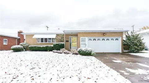 59 Cresthaven Dr, West Seneca, NY 14224