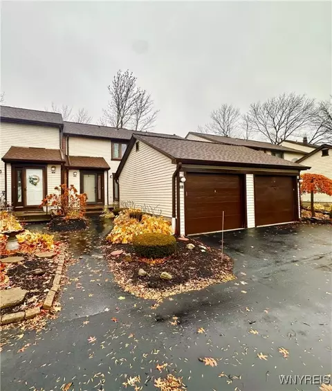 104 Charlesgate Cir, East Amherst, NY 14051