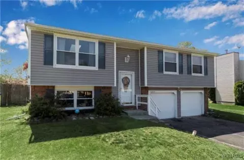 1317 Crescent Dr, Evans, NY 14047