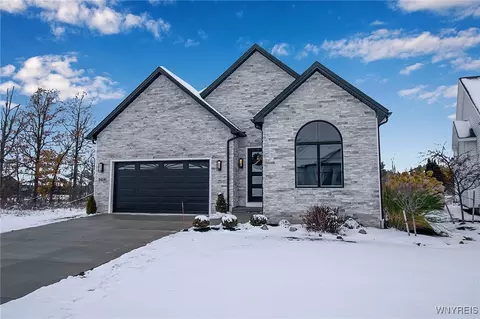 5419 Alderbrook Ln, Clarence, NY 14031