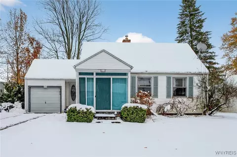 8235 Laughlin Dr, Niagara Falls, NY 14304