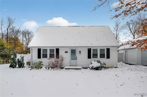 557 Meadowbrook Dr, Lewiston, NY 14092