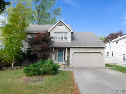 15 Thomas Jefferson Ln, Amherst, NY 14226