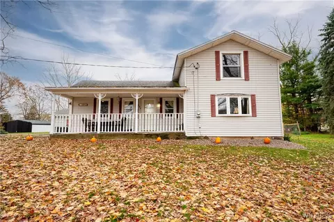 304 Erin Rd, Ridgeway, NY 14103