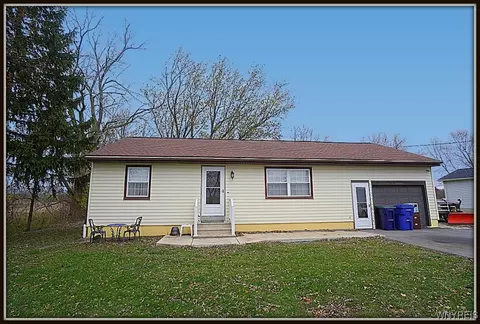 4449 Saunders Sett Rd N, Cambria, NY 14094