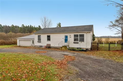 1102 Clinton Street Rd, Bennington, NY 14011