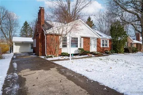 62 Parkside Ave, Hamburg, NY 14075