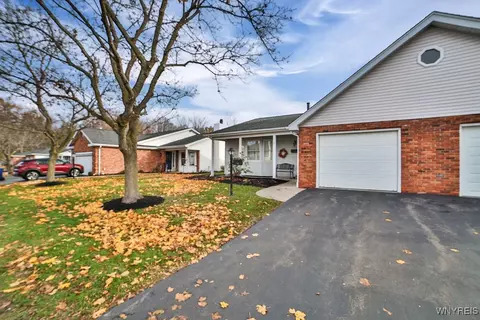 17 The Cmn #17, Lockport, NY 14094