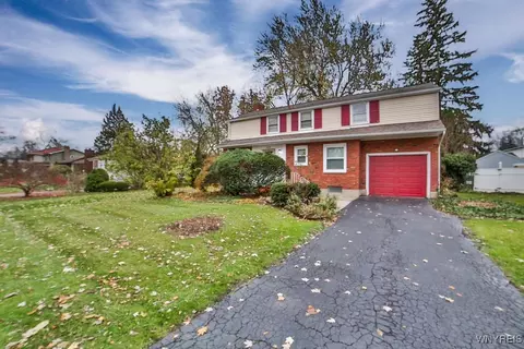 8639 Griffon Ave, Niagara Falls, NY 14304