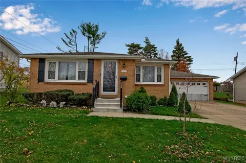 107 Patricia Dr, West Seneca, NY 14224