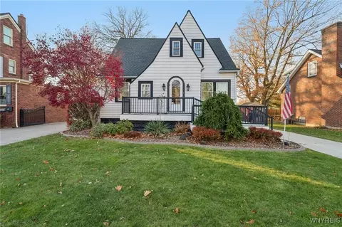 17 S Shore Blvd, Lackawanna, NY 14218