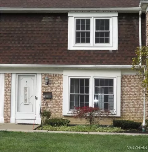 105 Carriage Dr #7, Orchard Park, NY 14127