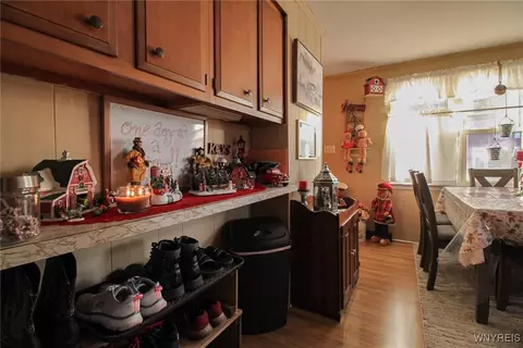 Entry Way - 511 S Academy, Ridgeway, NY 14103 photo 2 of 2