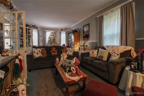 Living - 511 S Academy, Ridgeway, NY 14103 photo 3 of 4