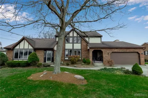 6848 Errick Rd, Wheatfield, NY 14120