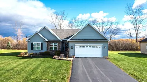 6357 Vintage Ct, Lockport, NY 14094