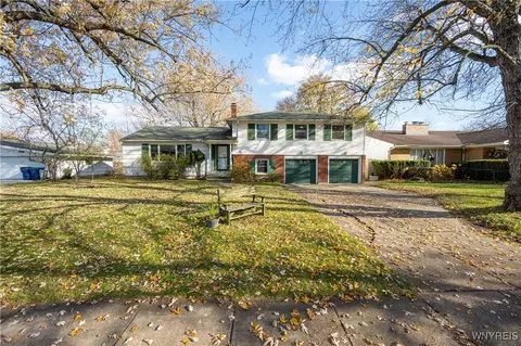 92 Devon Ln, Amherst, NY 14221 photo 2