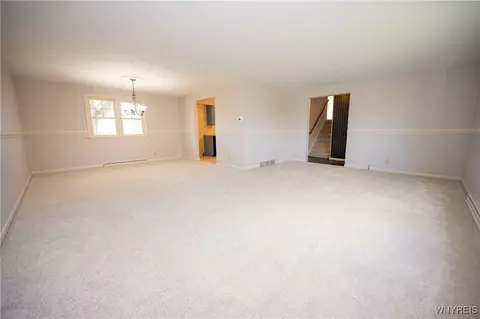 92 Devon Ln, Amherst, NY 14221 photo 9