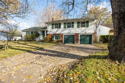 92 Devon Ln, Amherst, NY 14221